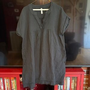 Zenana Outfitters Black Textured V-Neck Top